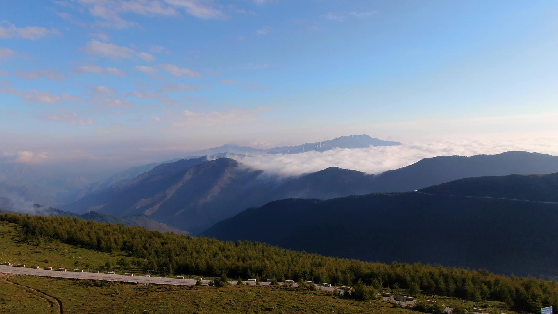 航拍山西五台山山脉云海视频视频的预览图