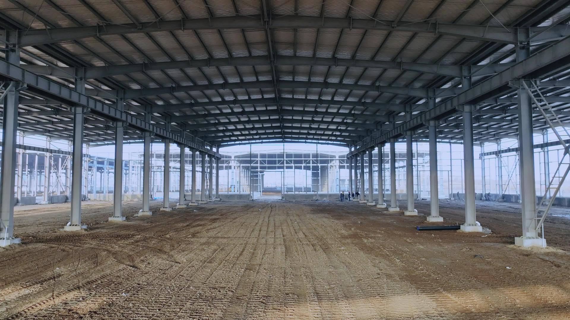 4K航拍大型厂房建筑工地建筑厂房工厂钢架仓库视频的预览图