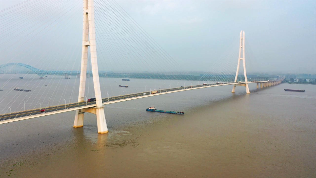 4K航拍南京长江三桥视频的预览图