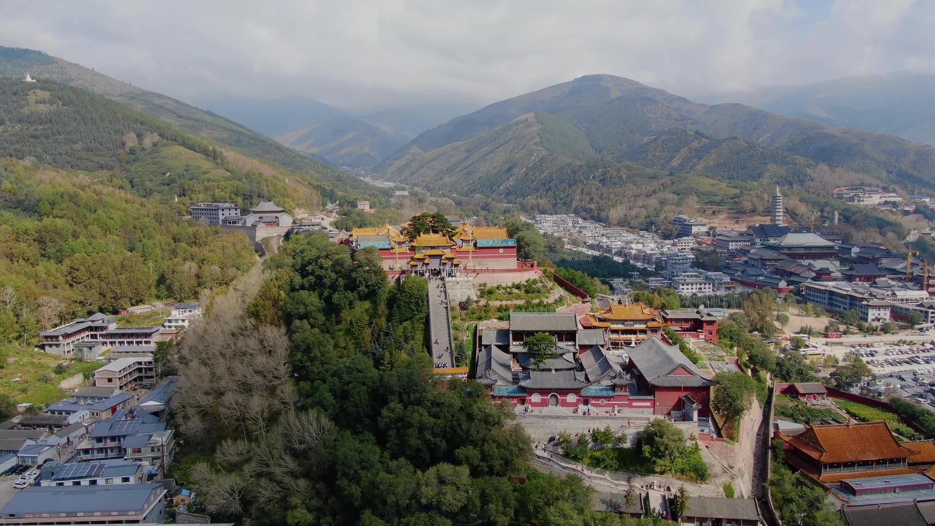 五台山景区旅游景点菩萨顶航拍视频视频的预览图