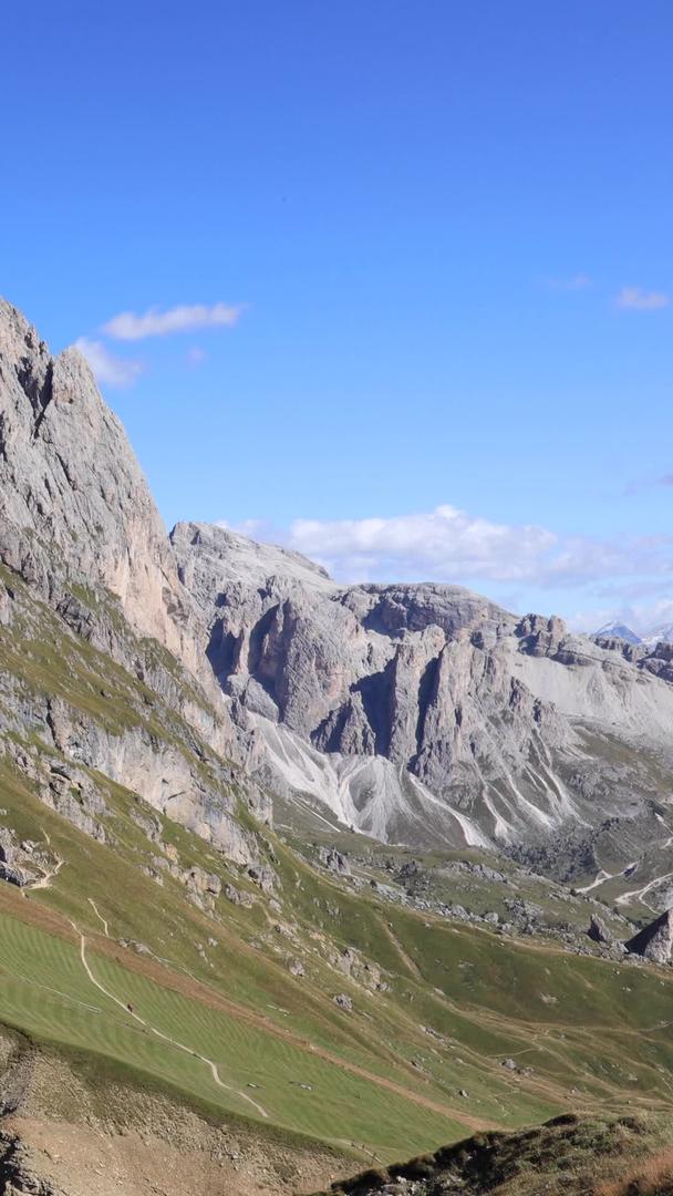 延时视频是意大利多洛米蒂山区山脉刀锋山视频的预览图