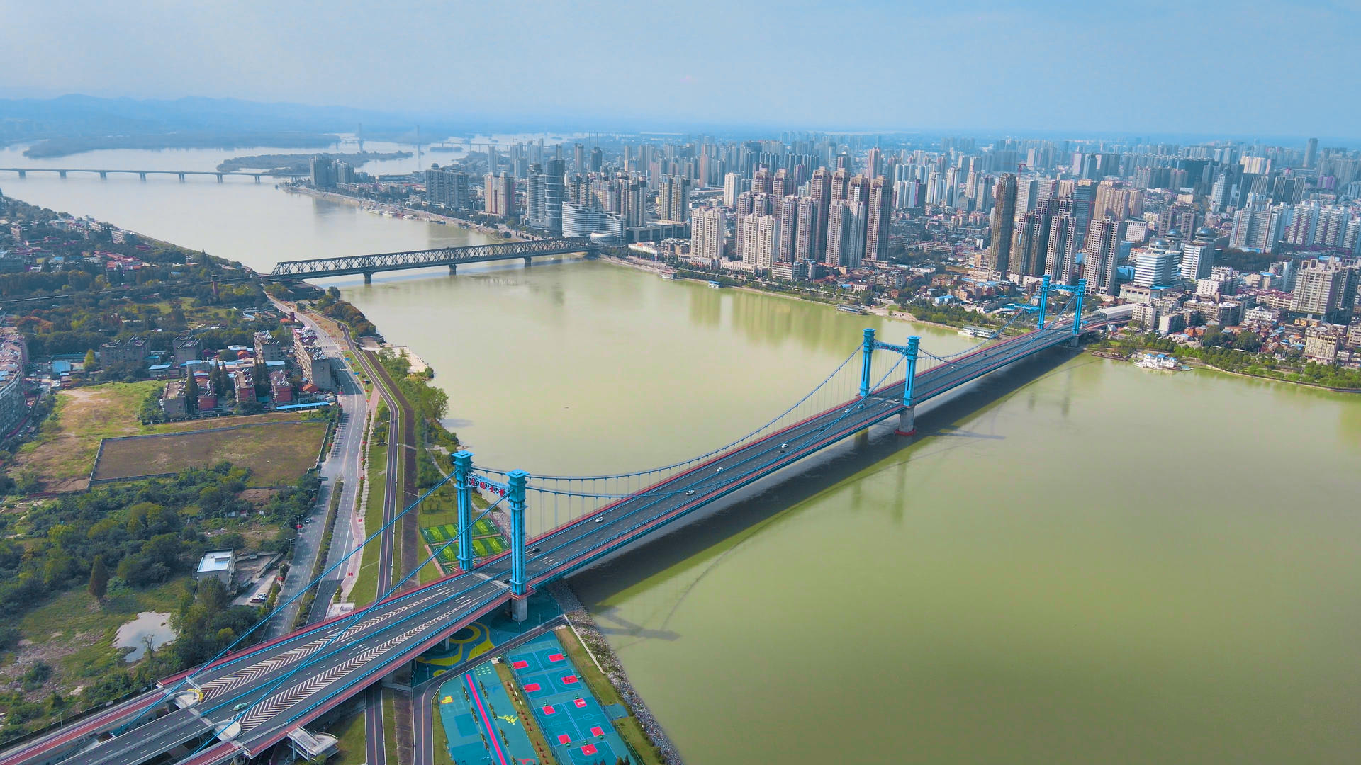 4K航拍襄阳樊城汉江大桥视频的预览图