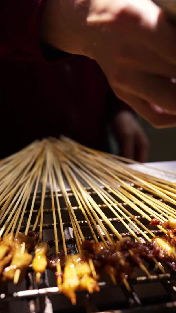 慢镜头升级拍摄素材中餐美食烧烤串制作工艺视频的预览图