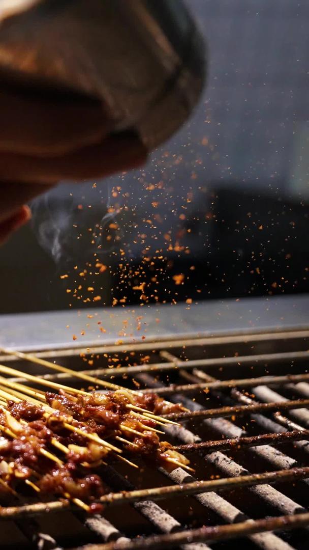 慢镜头升级拍摄素材中餐美食烧烤串制作工艺视频的预览图