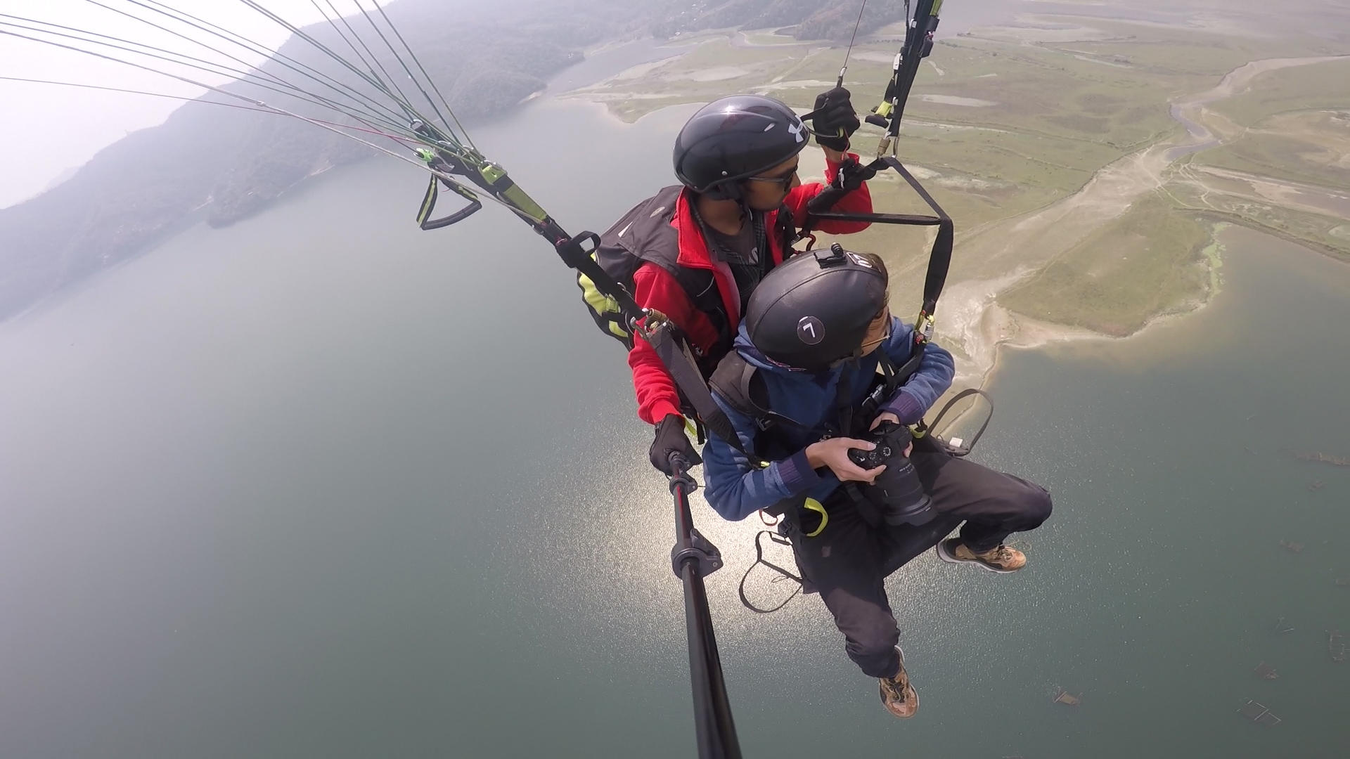 尼泊尔滑翔伞视频的预览图