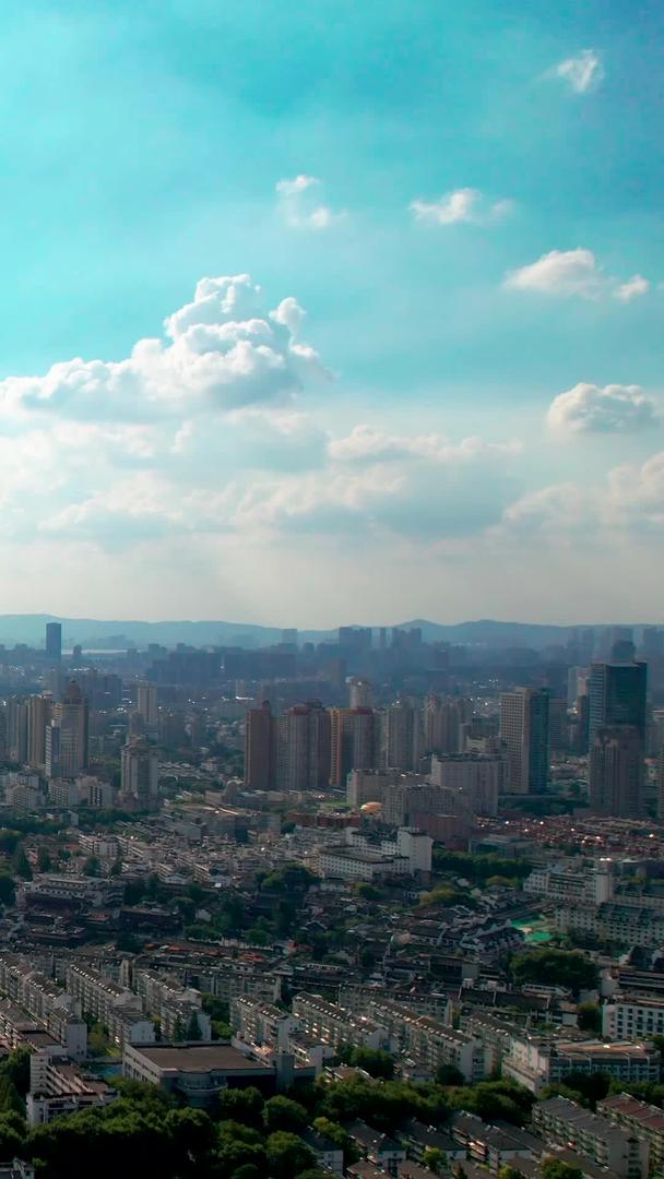 南京主城区天际线航拍视频的预览图