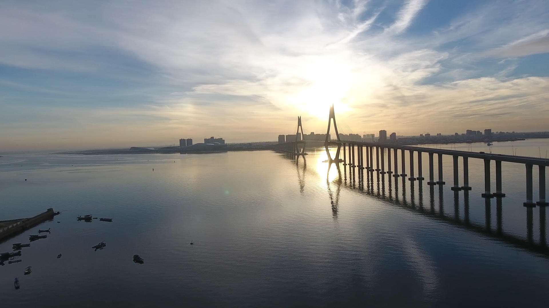 湛江大桥4K航拍视频的预览图