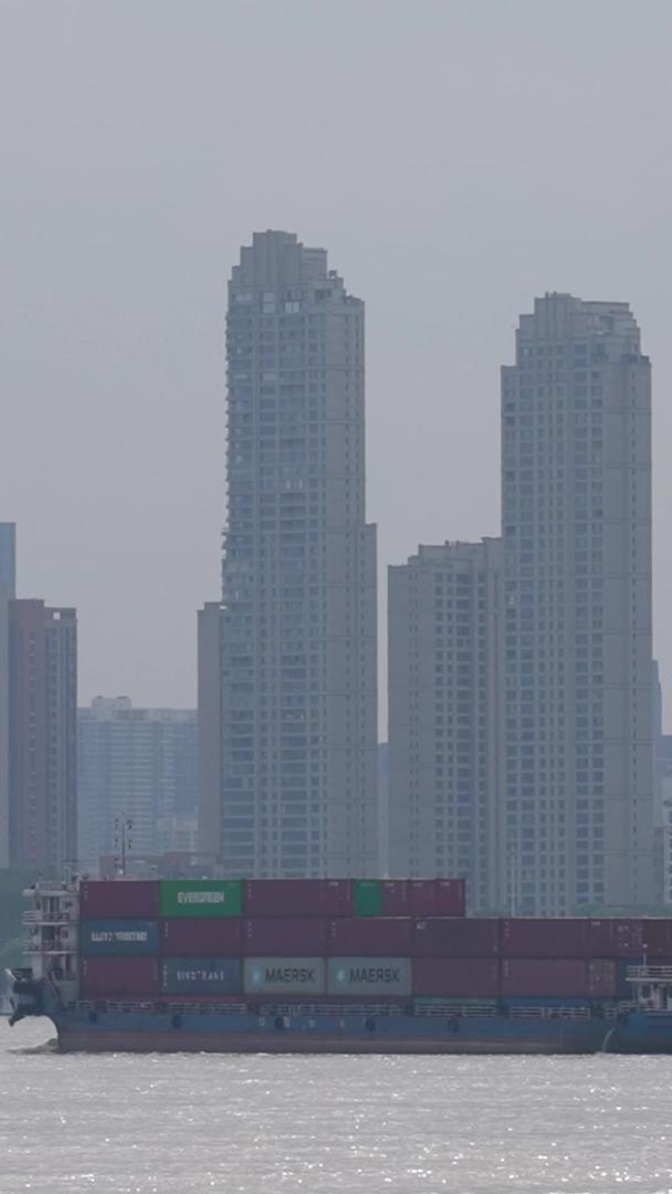 汇集城市长江天际线江景交通物流货船素材视频的预览图