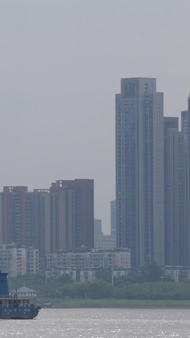 汇集城市长江天际线江景交通物流货船素材视频的预览图