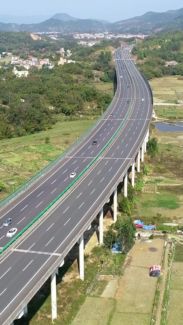高速公路航拍视频的预览图