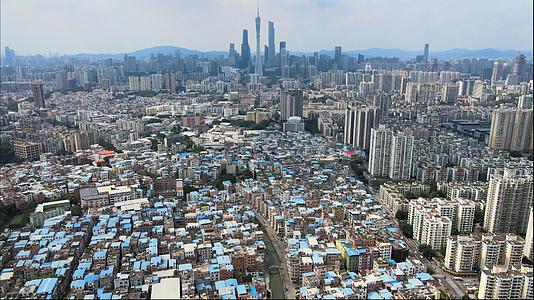 航拍高清4k广州城中村和现代都市的对比视频的预览图