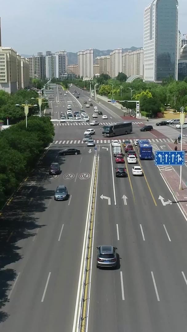 道路航拍内蒙呼和浩特城市视频的预览图