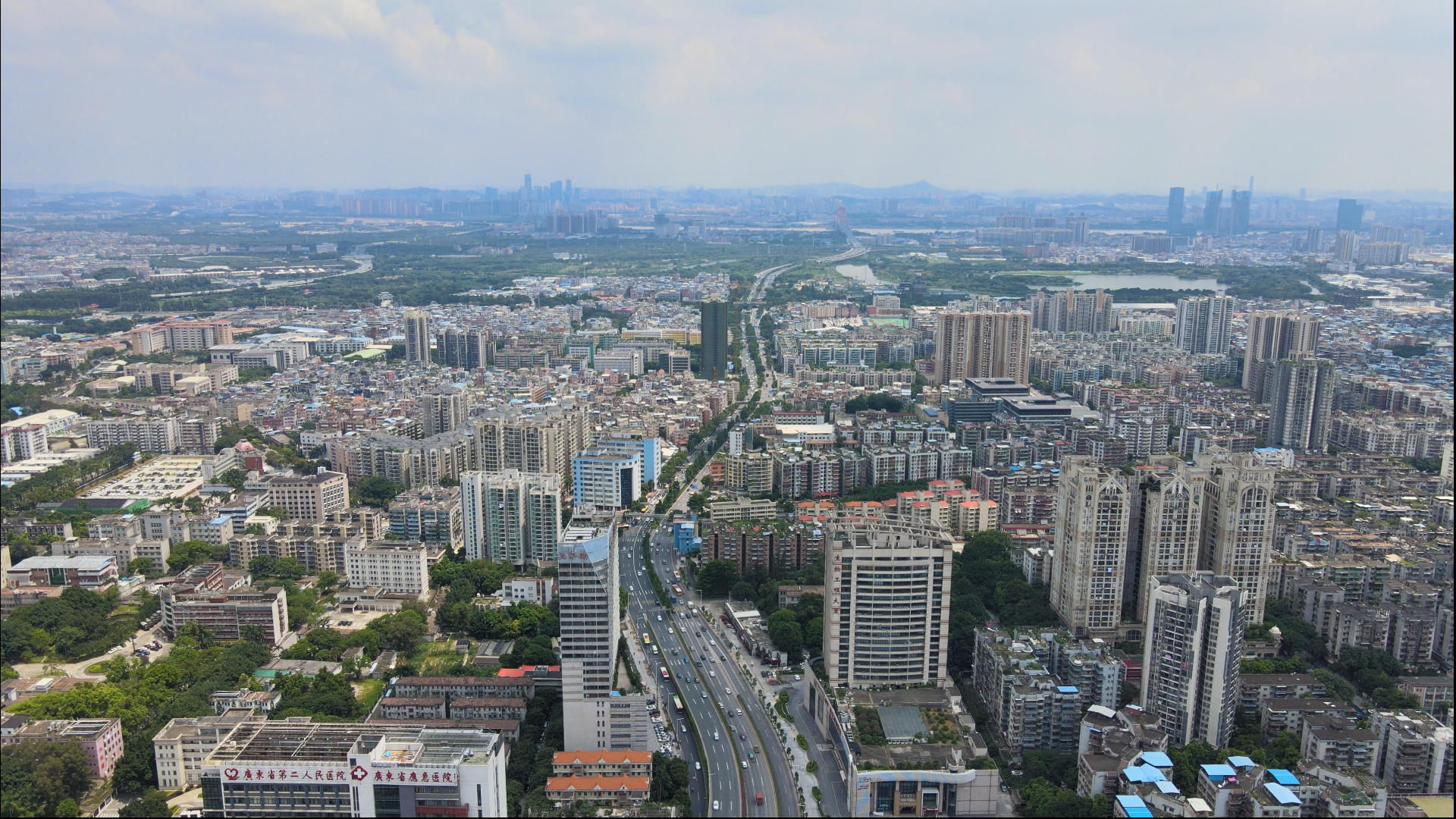 4k高清航拍广州海珠区城市风光建筑群视频的预览图