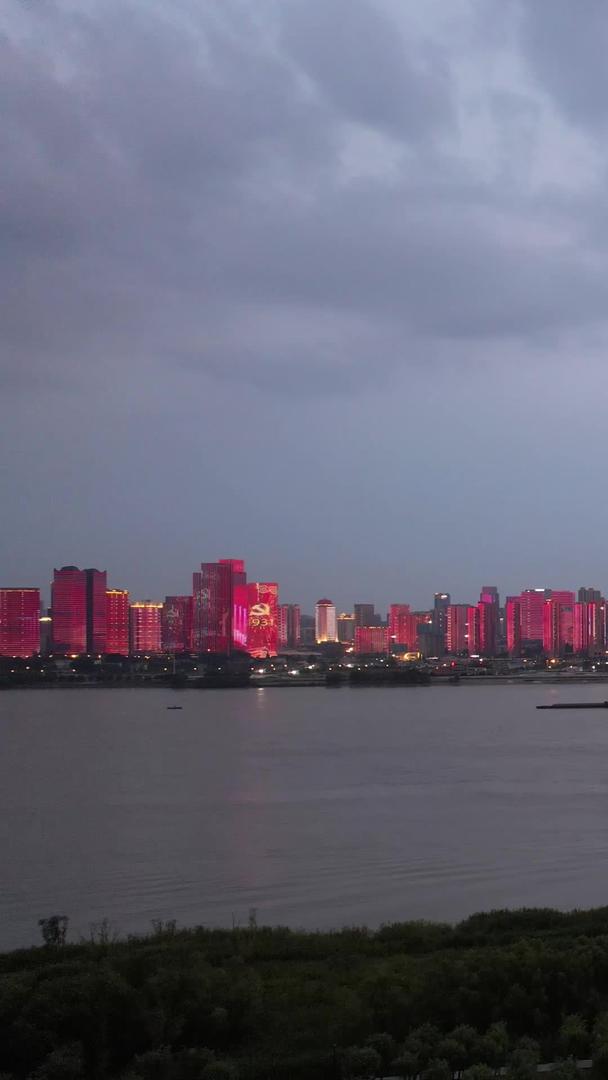 航拍长江江景夜景游码头旅游灯光秀素材视频的预览图