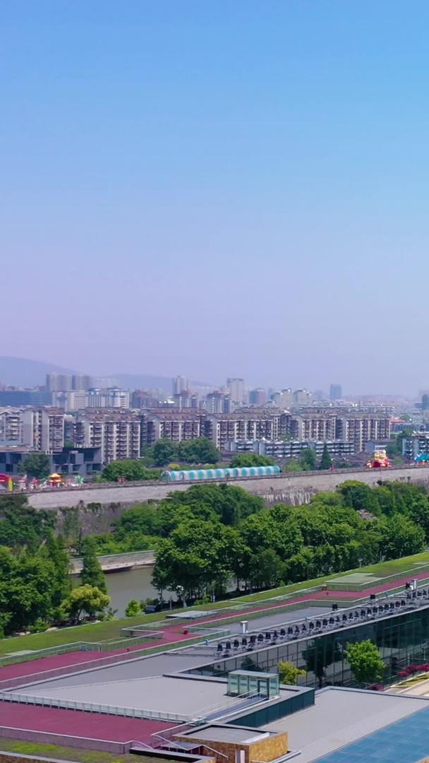 航拍南京大报恩寺琉璃塔视频的预览图