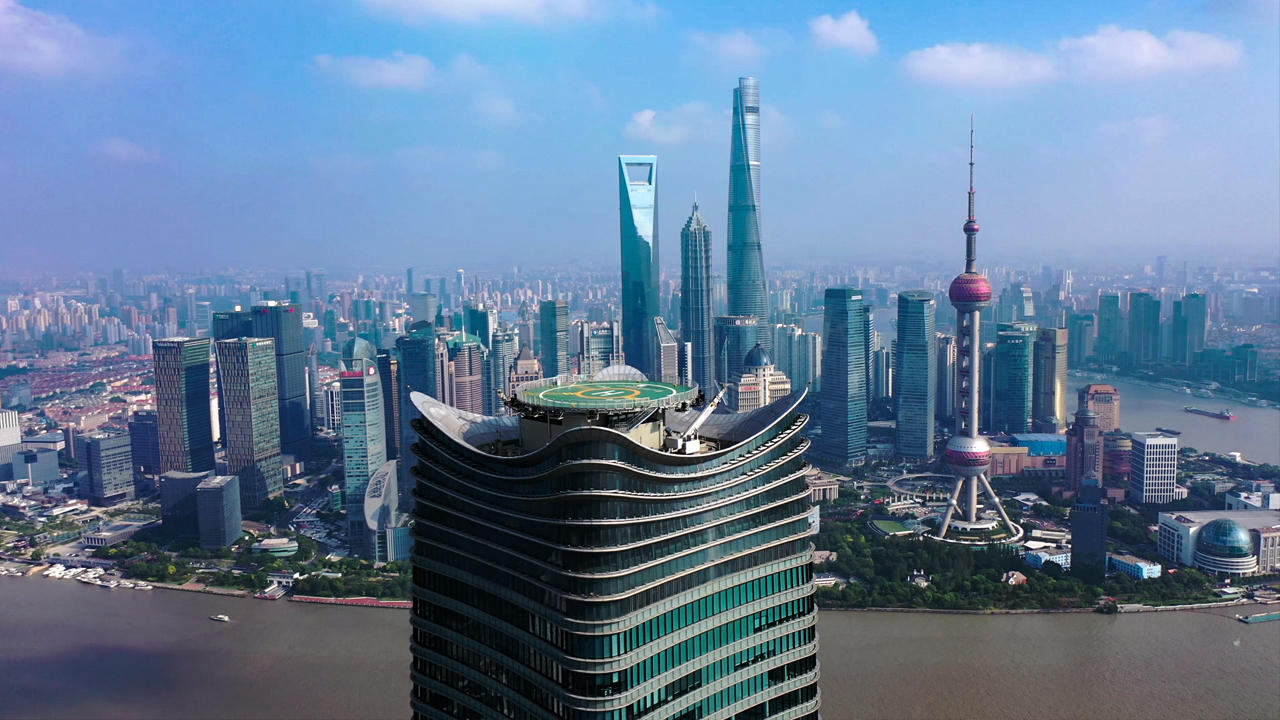 4K航拍上海地标白玉兰大厦视频的预览图