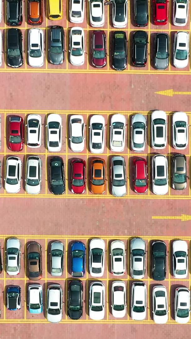 停车场的车辆视频的预览图