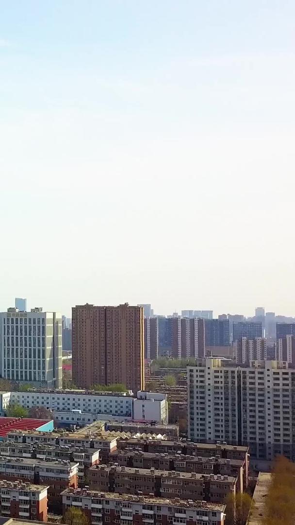 城市上空全景航拍视频的预览图