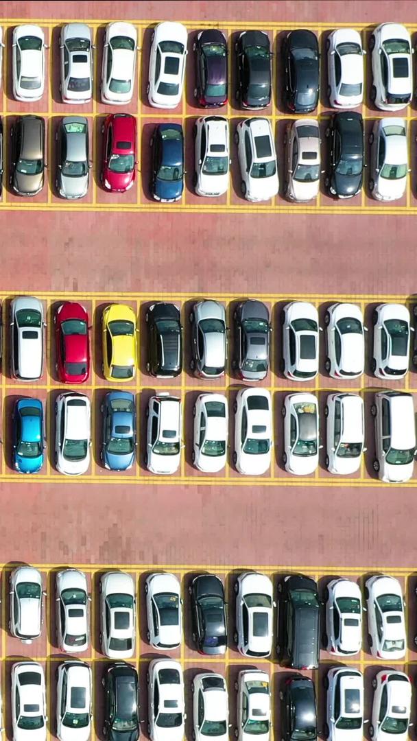 停车场的车辆视频的预览图