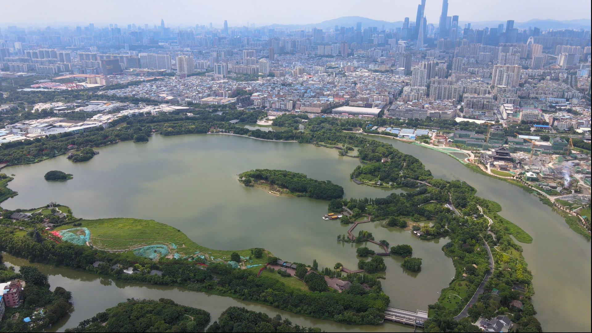 4k高清航拍广州海珠湖公园视频的预览图