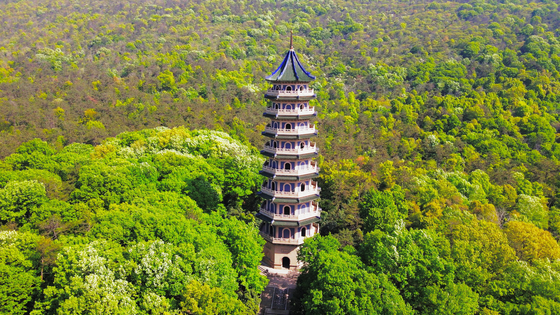 4K航拍南京灵谷寺景区视频的预览图