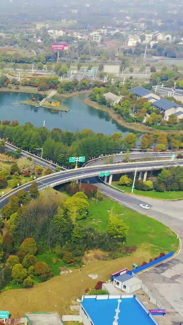 高速公路航拍超清鸟瞰俯视视频的预览图