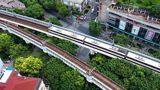 4K航拍上海地铁轻轨视频的预览图