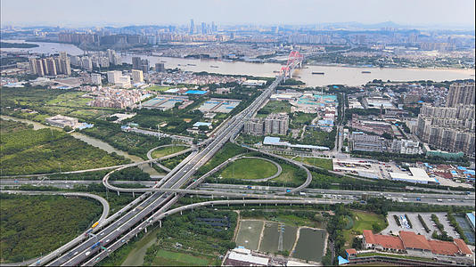 4k高清航拍广州环城高速新光大桥车流交通视频的预览图