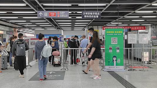深圳地铁安检进站视频的预览图