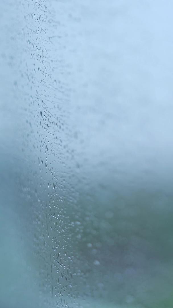 雨天汽车高铁地铁窗外雨景虚化视频的预览图