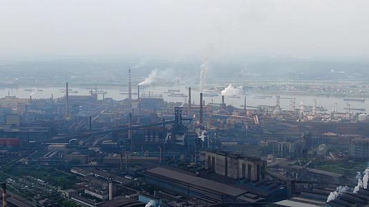 4K航拍现代工业工厂环境污染视频的预览图