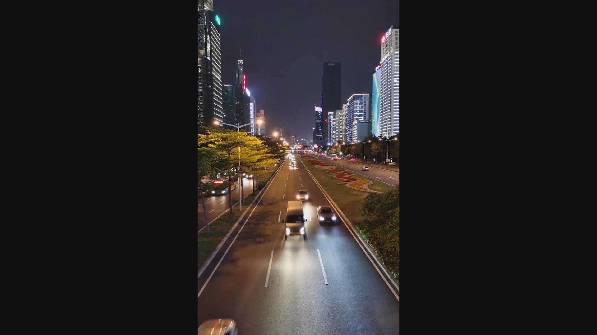 深圳城市交通主干道深南大道车流延时竖屏视频的预览图