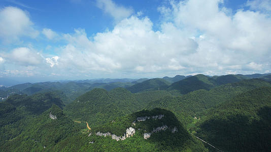 航拍湖北宜昌三峡山峰峡谷自然风景4k素材视频的预览图