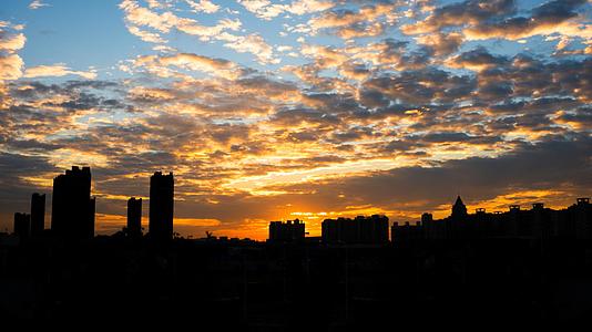 8K实拍城市清晨朝霞日出延时摄影视频的预览图