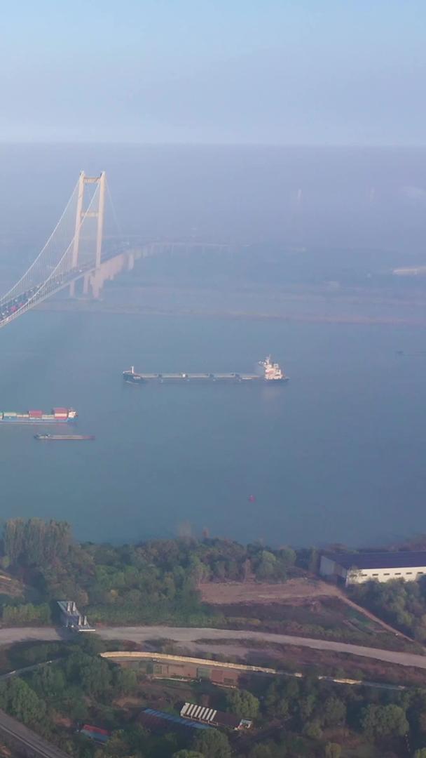 镇江润扬大桥航拍视频的预览图