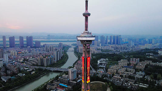 4K航拍南京地标江苏电视塔视频的预览图