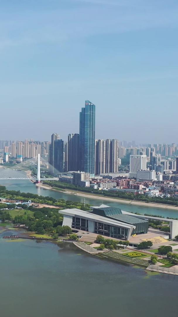 武汉城市中湖湖自然湖景风光素材视频的预览图
