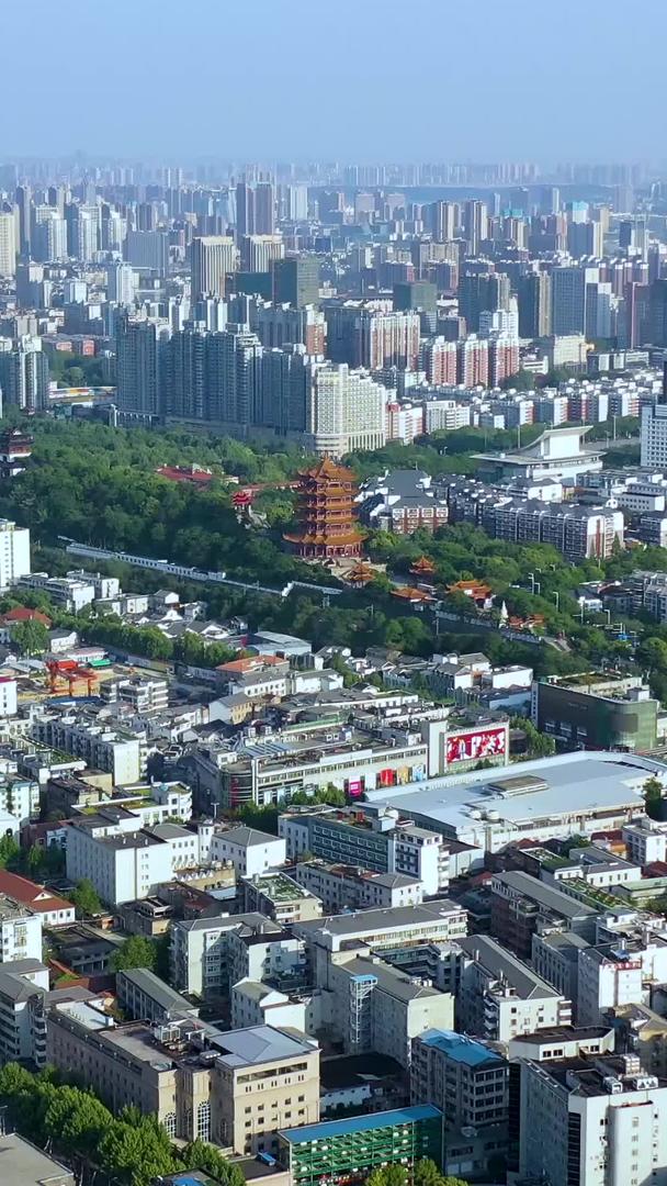 武汉地标黄鹤楼和武昌老城区视频的预览图