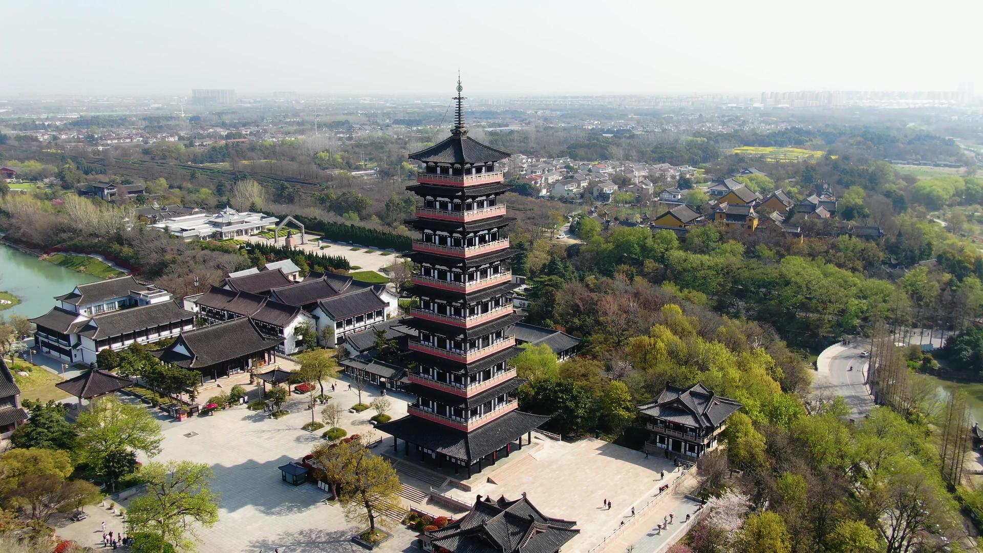 航拍扬州著名旅游景点大明寺佛塔视频视频的预览图