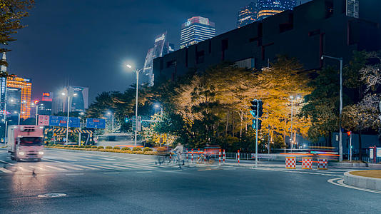 8K广州省博物馆夜景交通车流人流延时视频视频的预览图