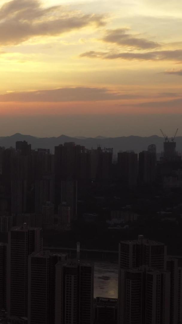 航拍夏日夕阳西下重庆城市视频的预览图