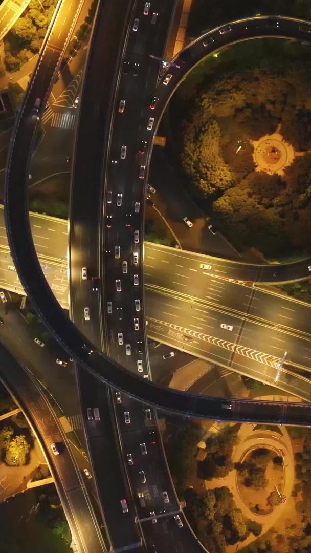 城市夜景交通道路交通流量材料视频的预览图