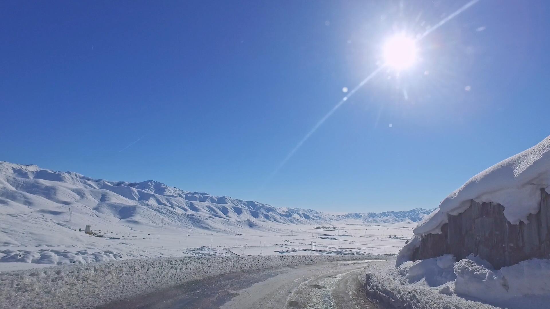 冬天驾驶山路的第一视角视频的预览图