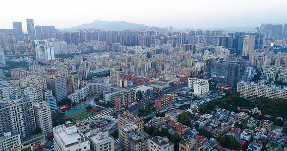 深圳龙华区城中村小产权建筑群4K航拍视频的预览图