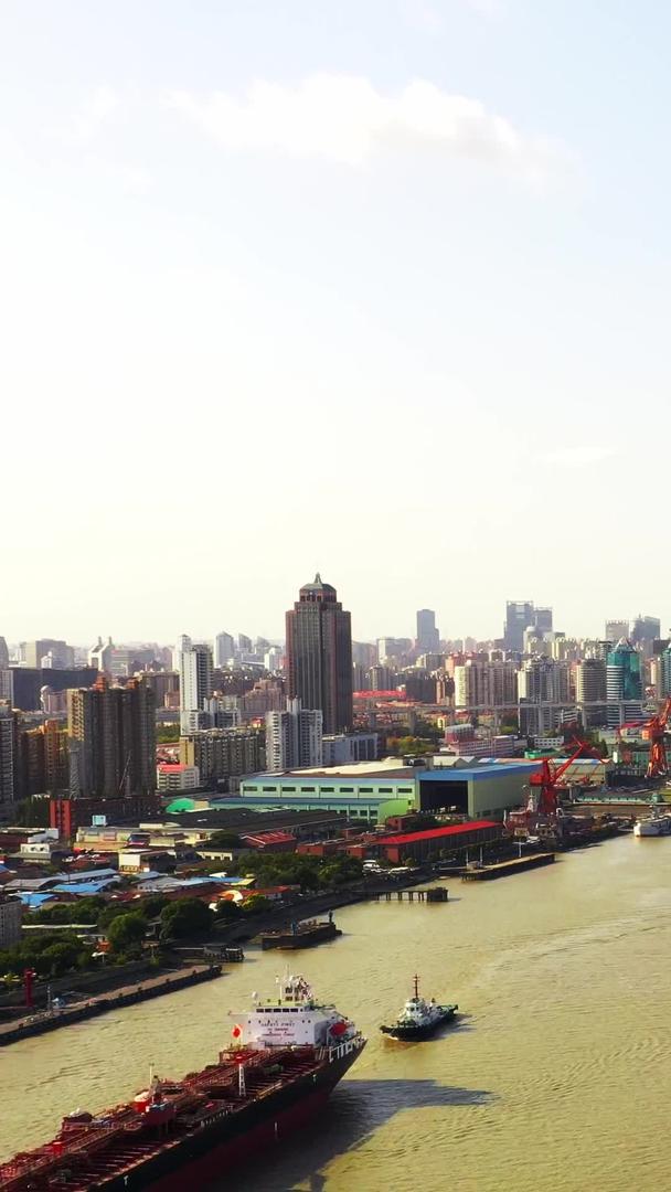 航拍延迟上海城市河流延迟摄影视频的预览图