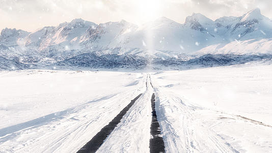 公路雪山背景视频视频的预览图