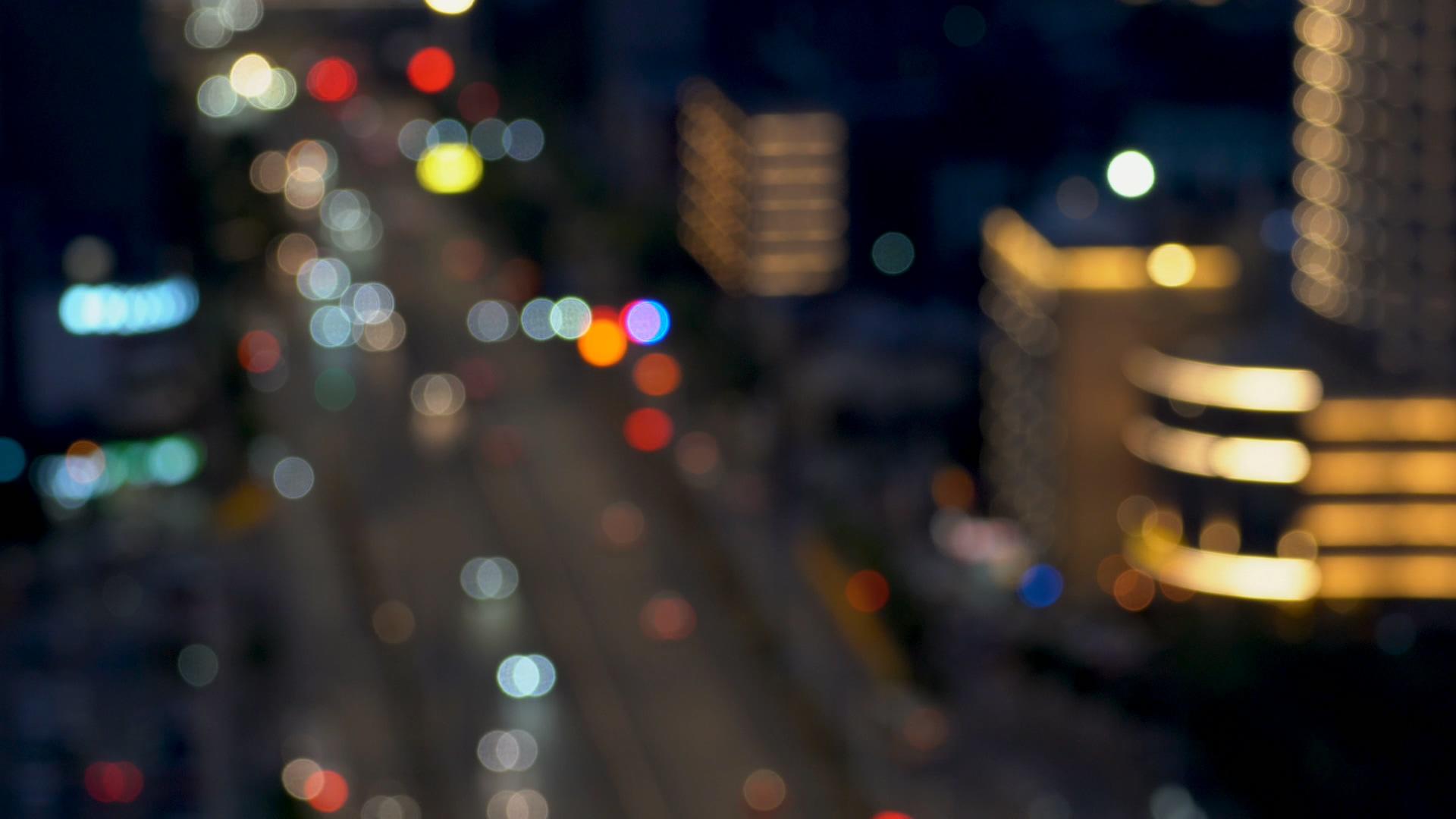 4K城市夜晚街头车流虚焦光斑视频素材视频的预览图