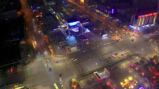 城市交通夜景4K航拍视频的预览图