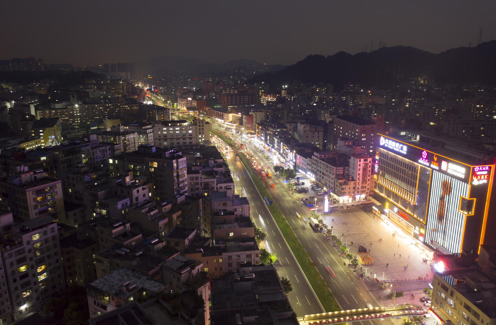 城市交通夜景视频的预览图