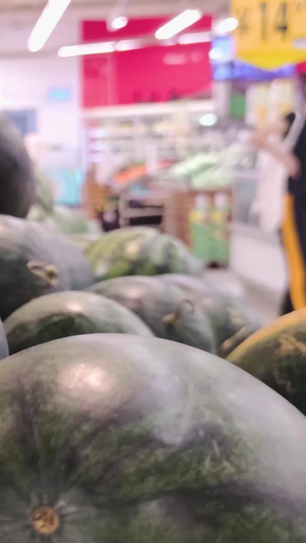 超市出售蔬菜生鲜食品视频的预览图